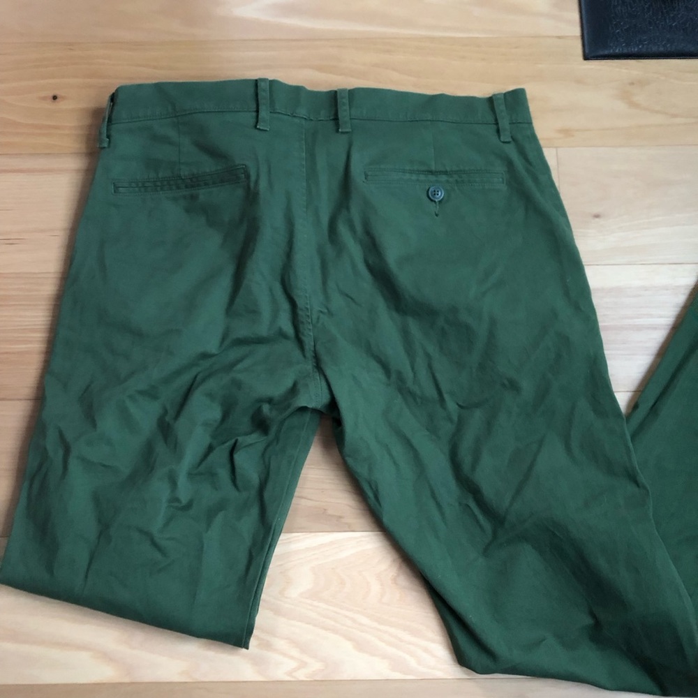 J Crew men’s 484 green chino 32x34